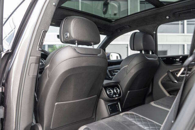 2020 Bentley Bentayga 26
