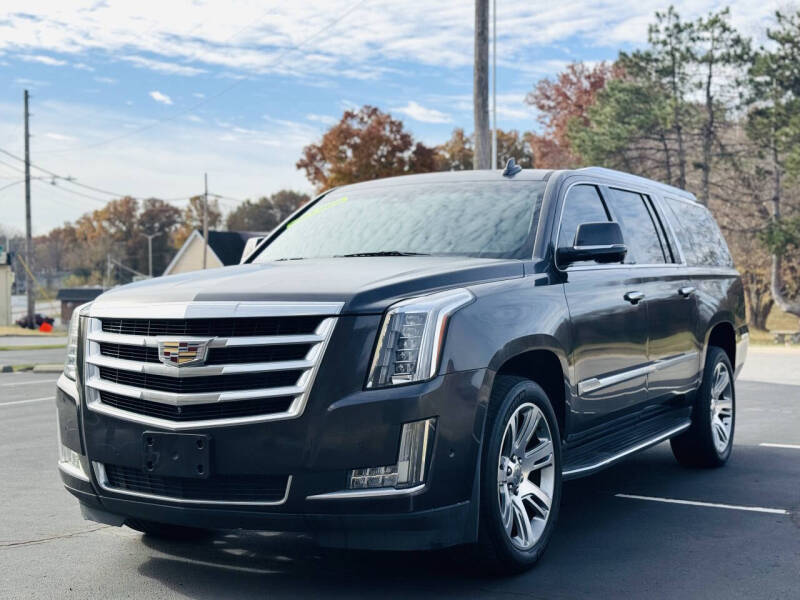 2017 Cadillac Escalade ESV Luxury's photo