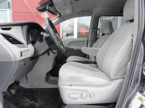 2019 Toyota Sienna LE 7-Passenger
