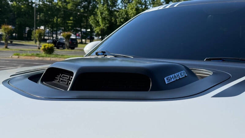 2016 Dodge Challenger R/T Shaker