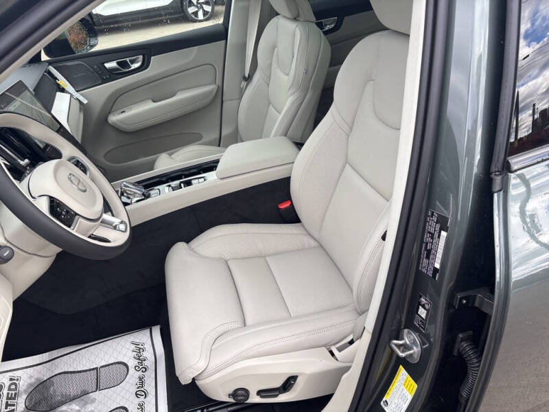 2026 Volvo XC60 B5 Ultra