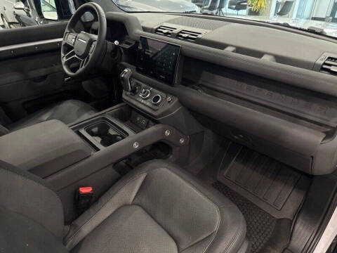 2023 Land Rover Defender 130 X-Dynamic SE