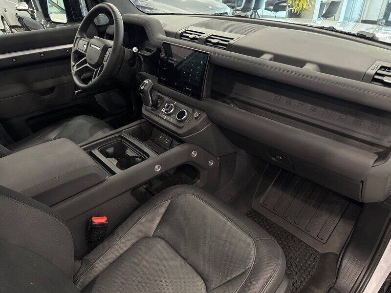 2023 Land Rover Defender 130 X-Dynamic SE