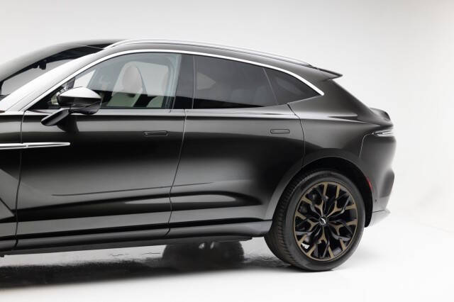 2021 Aston Martin DBX