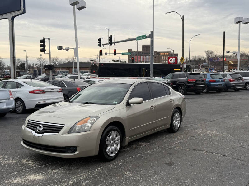 2009 Nissan Altima for sale at Royal Motor Sales LLC in Saint Louis MO