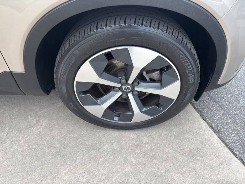 2023 Volvo XC40 B5 Plus Bright Theme