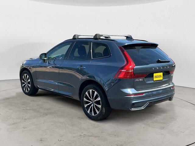 2024 Volvo XC60 B5 Core Dark Theme