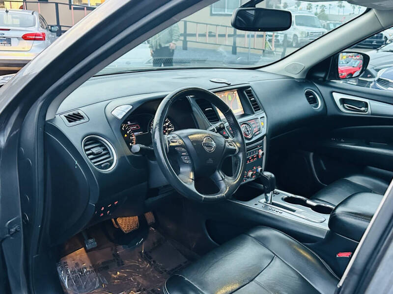 2017 Nissan Pathfinder SL