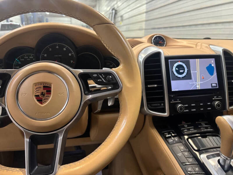 2017 Porsche Cayenne Platinum Edition