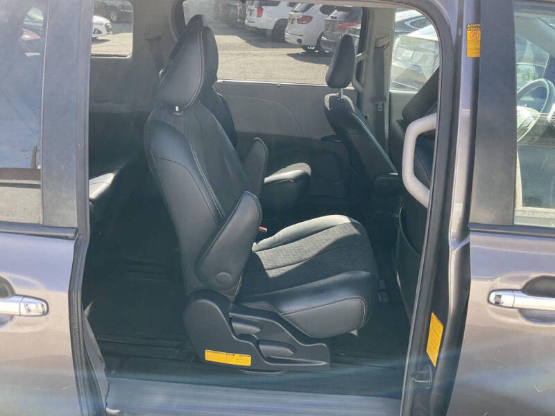 2014 Toyota Sienna SE 8-Passenger