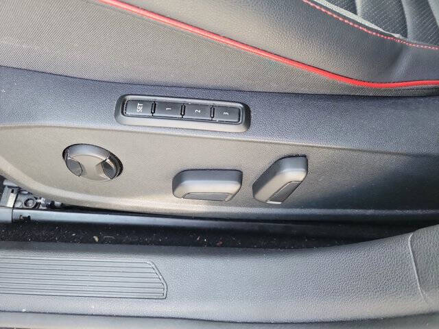 2022 Volkswagen Golf GTI SE