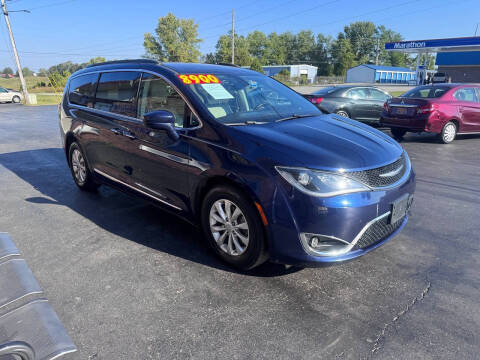 2017 Chrysler Pacifica Touring-L