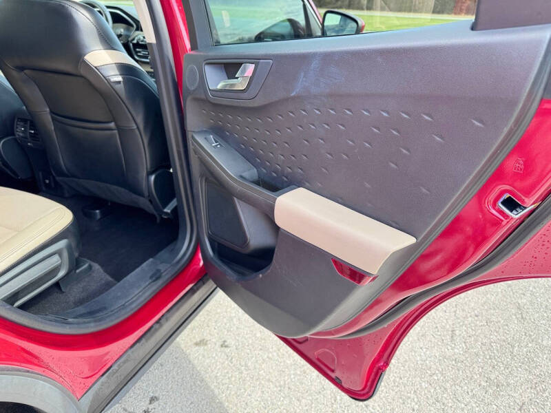 2020 Ford Escape Titanium