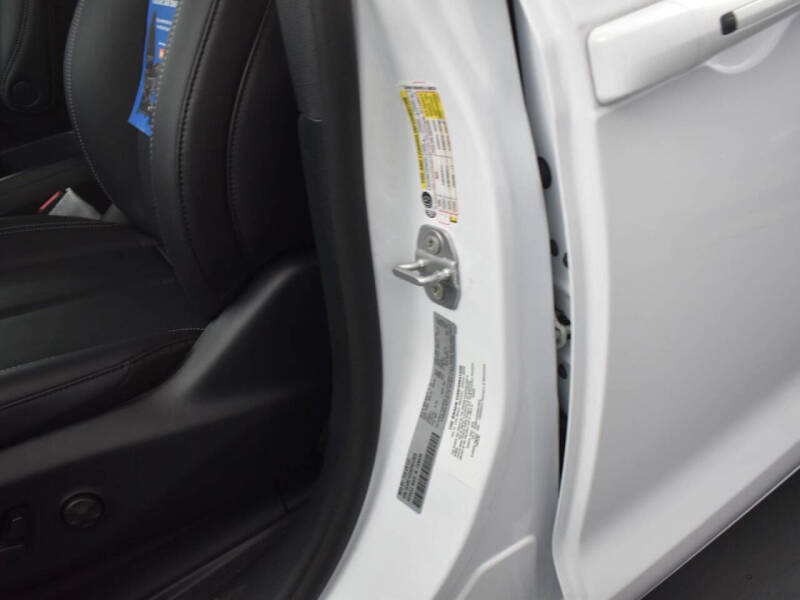 2025 Chrysler Voyager LX