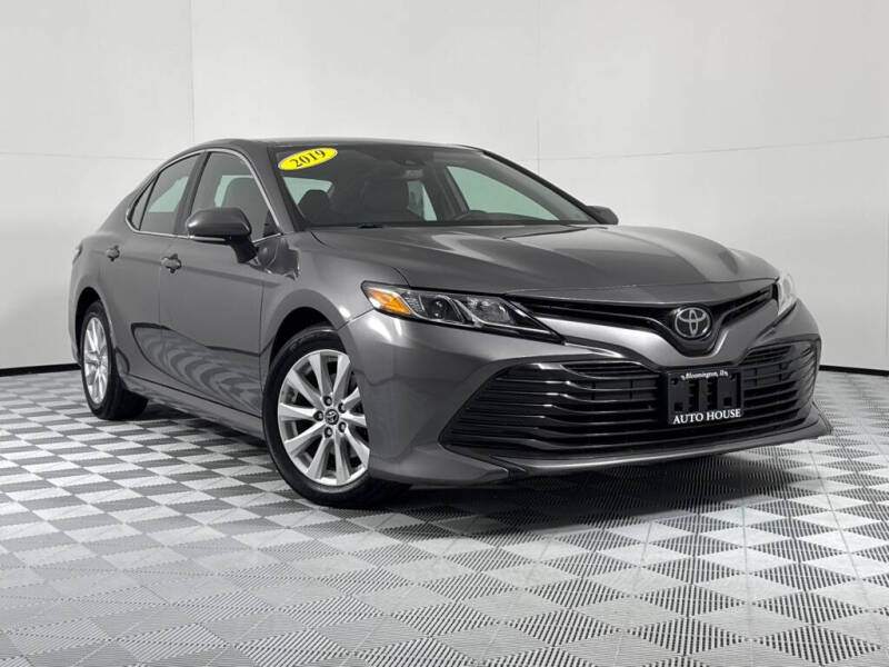 2019 Toyota Camry LE photo 2