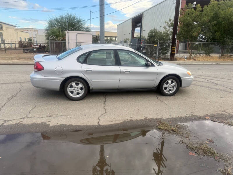 2005 Ford Taurus SE