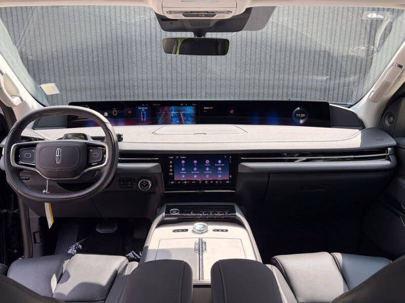 2027 Lincoln Navigator Premiere