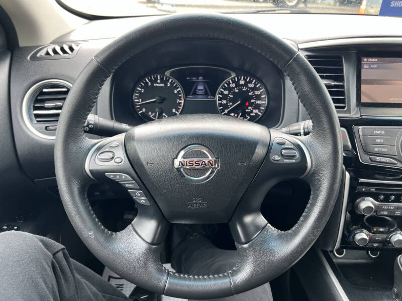 2016 Nissan Pathfinder SV