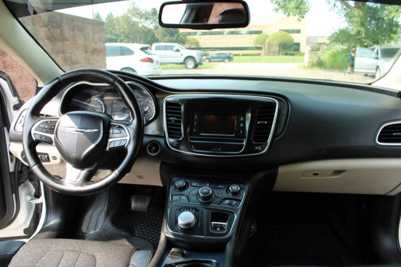 2017 Chrysler 200 Touring