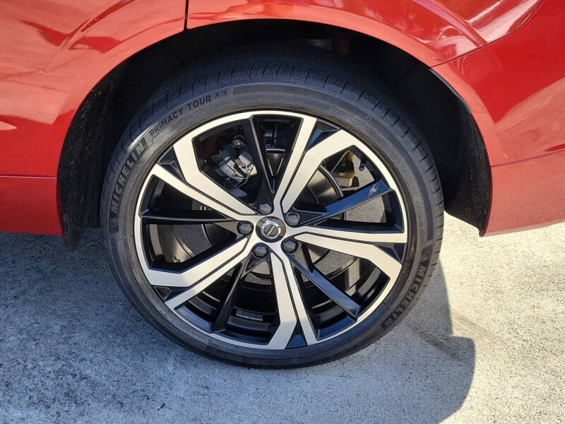 2022 Volvo XC60 B5 R-Design