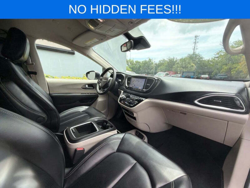 2023 Chrysler Pacifica Touring L