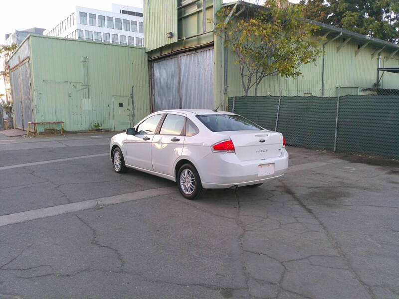 2010 Ford Focus SE photo 8