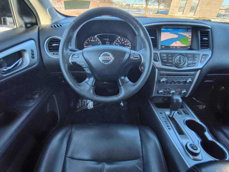 2017 Nissan Pathfinder SL