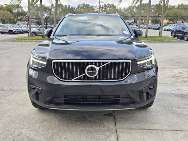 2025 Volvo XC40 B5 Plus Bright Theme