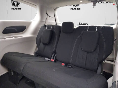 2022 Chrysler Voyager LX