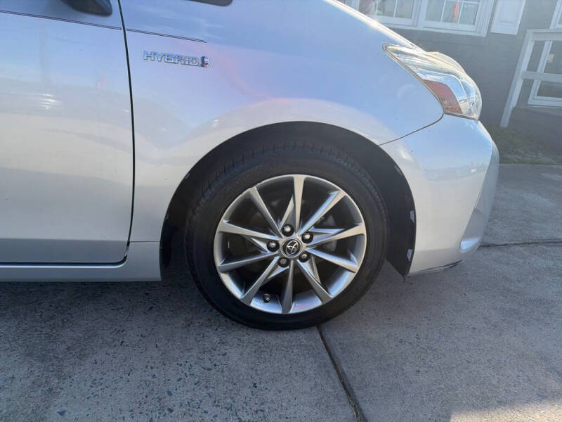 2016 Toyota Prius v
