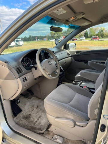2005 Toyota Sienna LE 8 Passenger