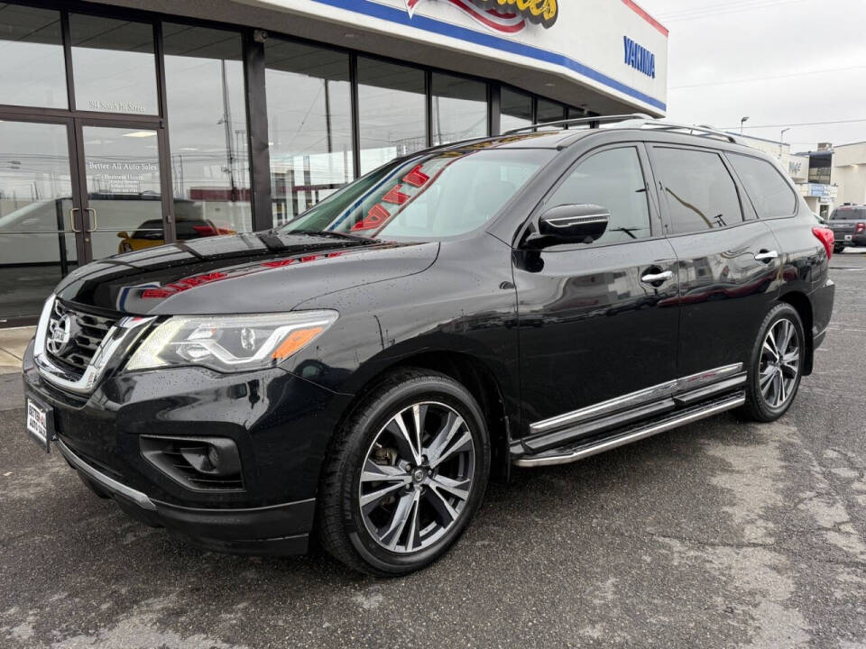 2018 Nissan Pathfinder Platinum's photo