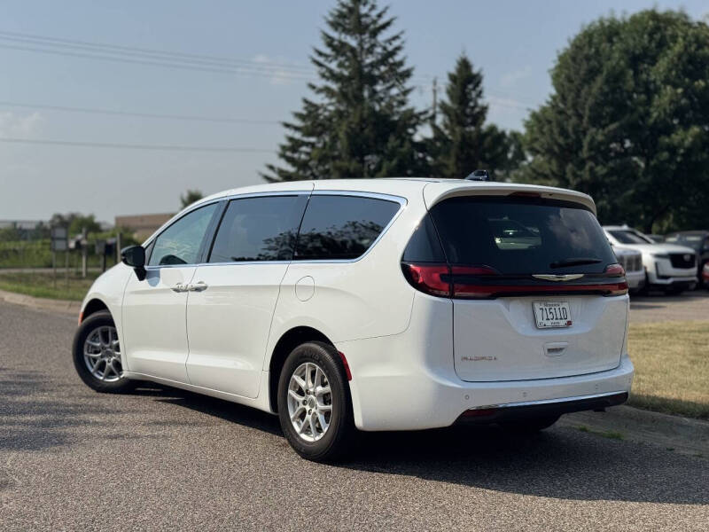 2024 Chrysler Pacifica Touring