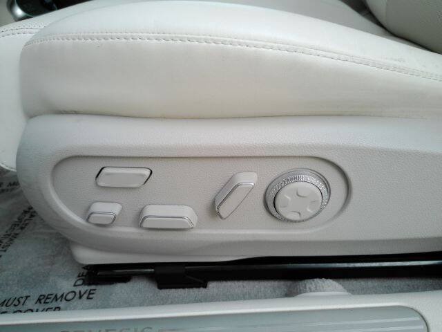 2024 Genesis GV60 Standard