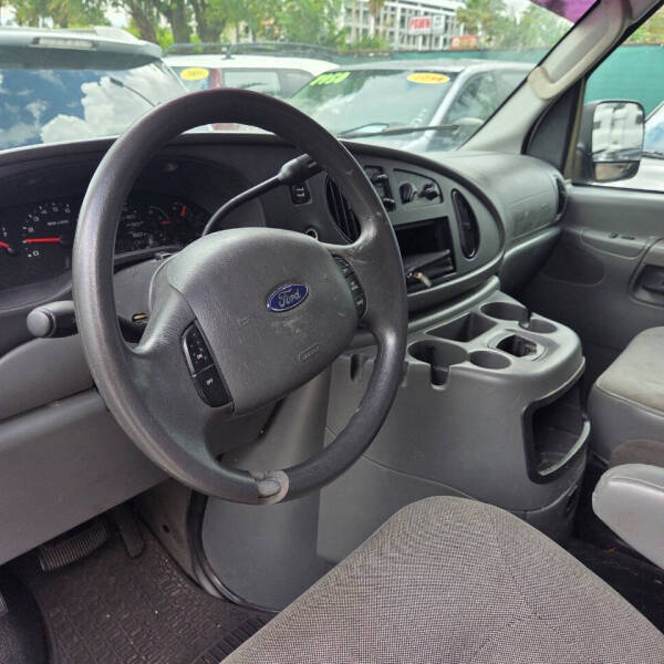 2004 Ford E-Series