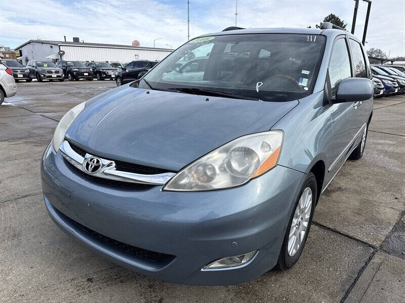2008 Toyota Sienna Limited's photo