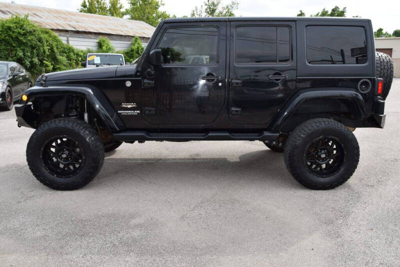 2015 Jeep Wrangler Unlimited Sahara photo 8