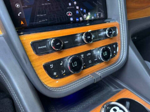 2023 Bentley Bentayga EWB V8