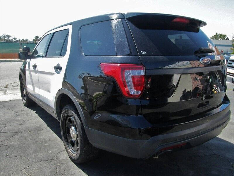 2017 Ford Explorer null photo 12