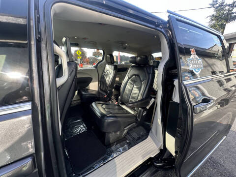 2017 Chrysler Pacifica Touring-L Plus