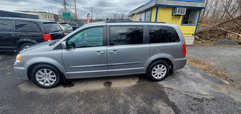 2013 Chrysler Town & Country Touring photo 6