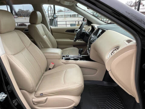 2017 Nissan Pathfinder SV