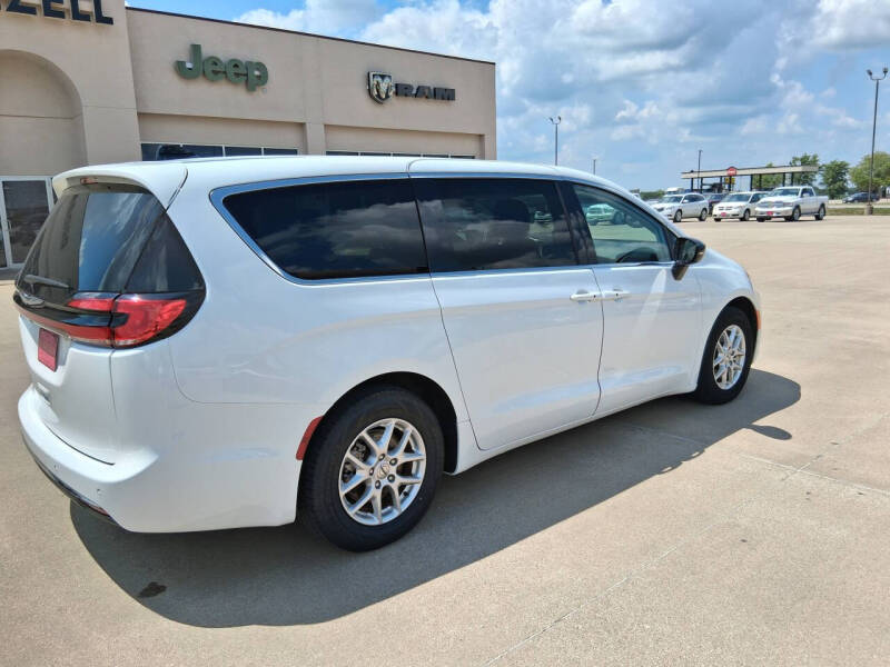 2024 Chrysler Pacifica Touring L