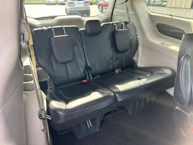 2022 Chrysler Pacifica Touring L