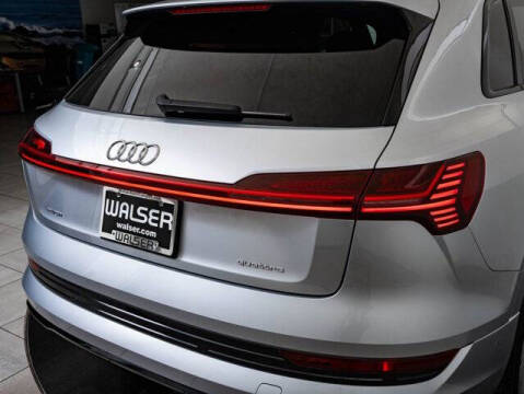 2022 Audi e-tron quattro Premium