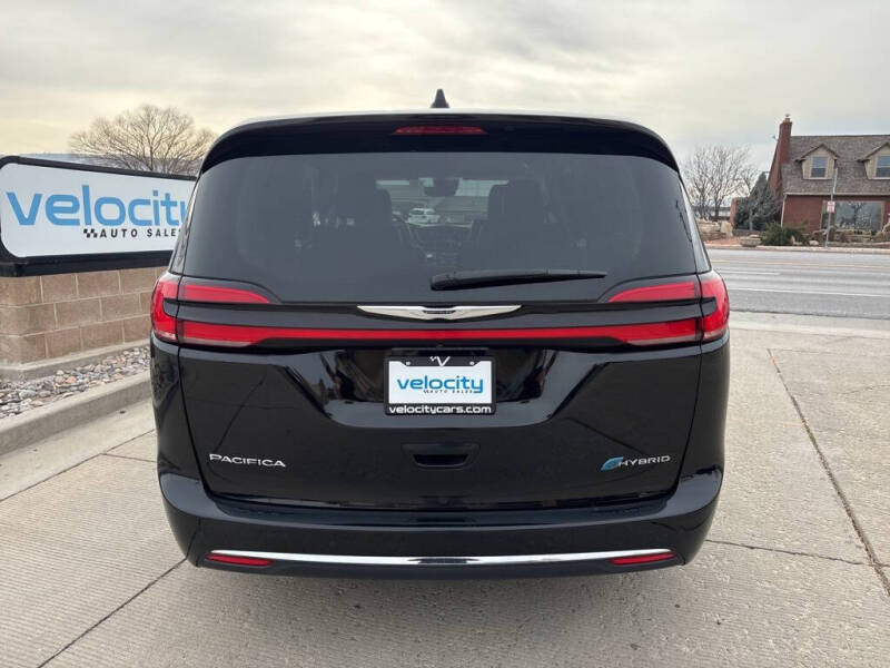 2024 Chrysler Pacifica Plug-In Hybrid Select