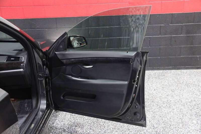 2013 BMW 5 Series 550i xDrive Gran Turismo