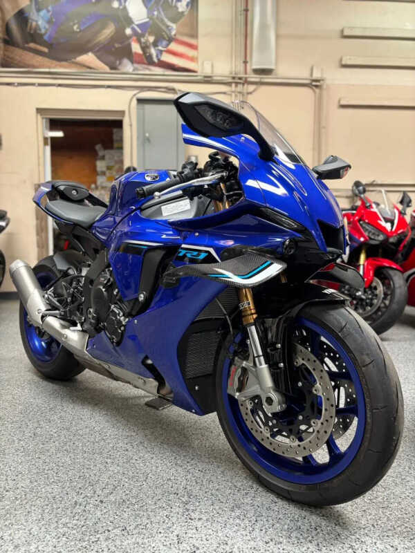 2025 Yamaha YZF-R1