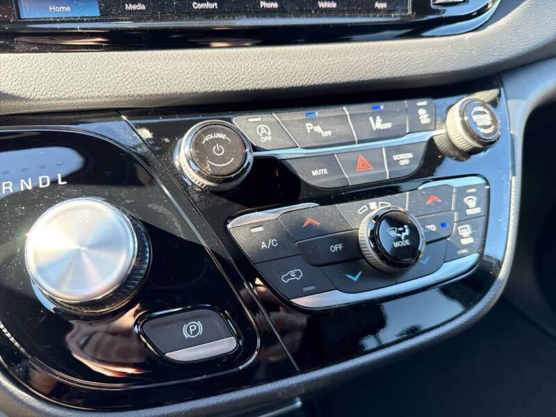 2026 Chrysler Voyager LX