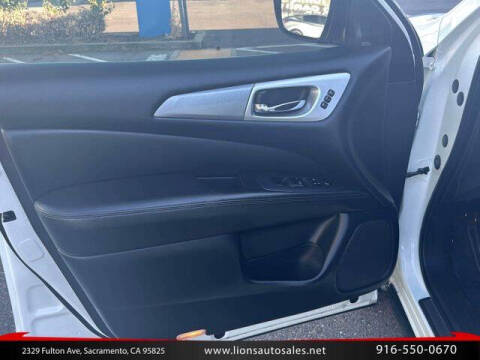 2020 Nissan Pathfinder SL